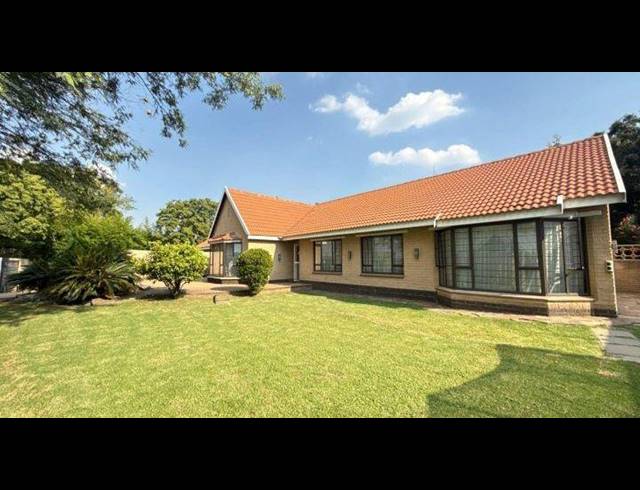 4 BEDROOM HOUSE FOR SALE IN BRACKENHURST